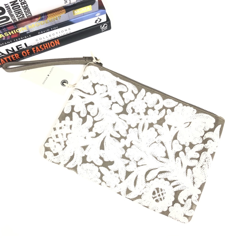 NEW NWT Lucky Brand Wristlet Floral Bag Clutch